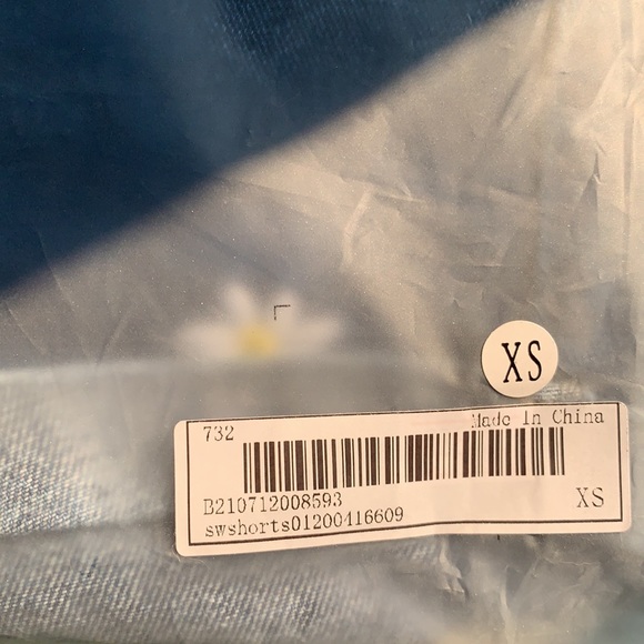 SHEIN Floral Denim Shorts - Picture 6 of 6